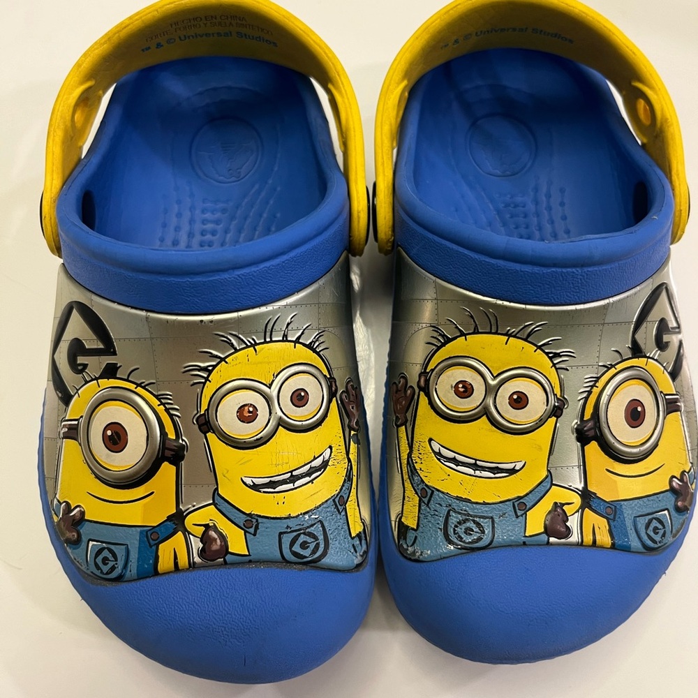 Kids minions crocs size 8 9